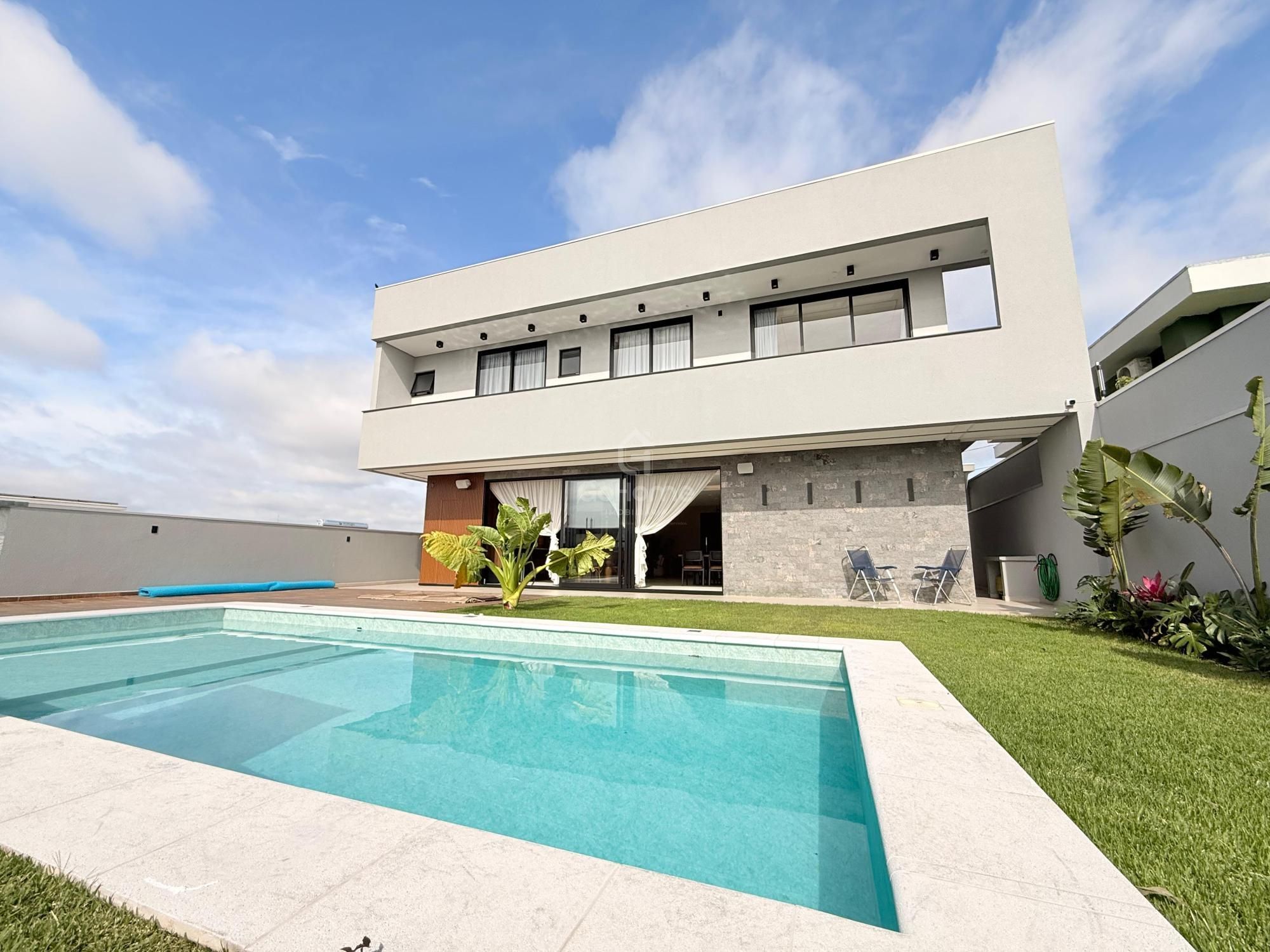 4802 – Casa Mobiliada com 4 Suítes e Piscina no Bairro Jardim Europa, Chapecó, SC
