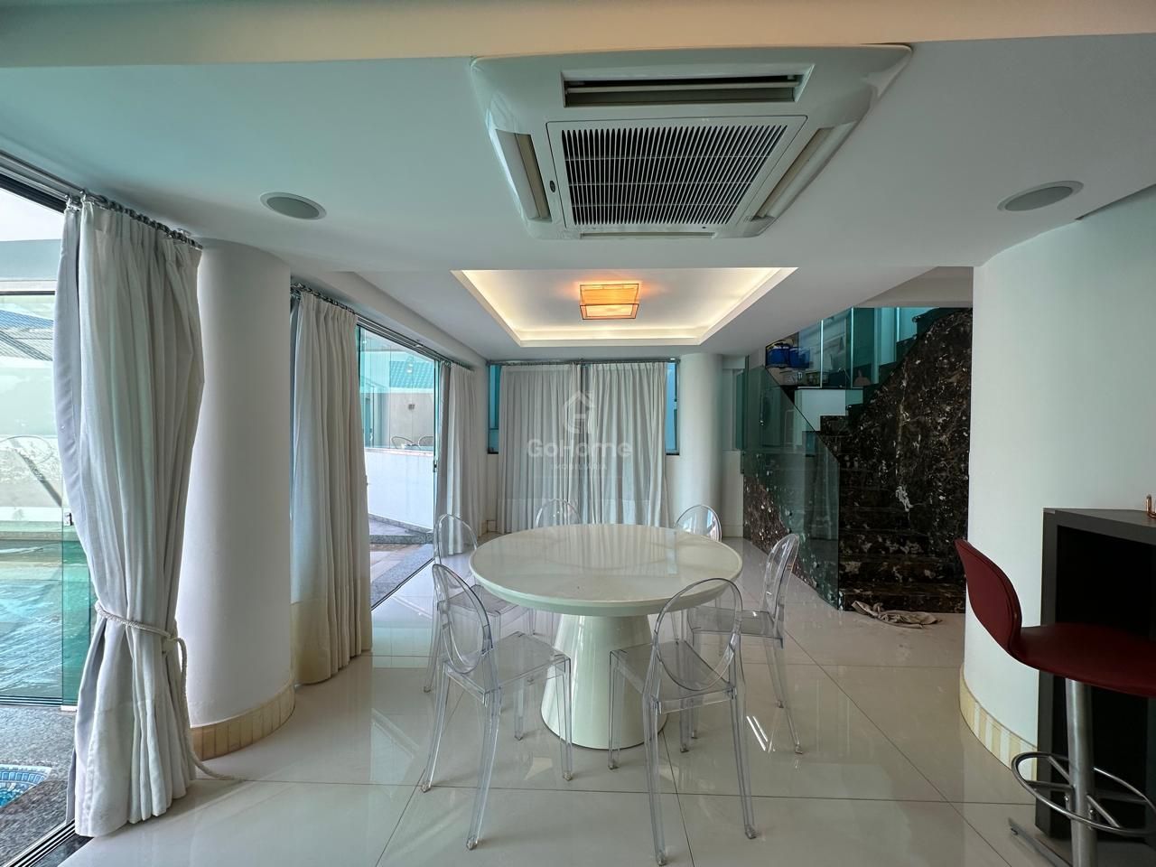 Casa com Piscina e 4 Quartos em Chapecó