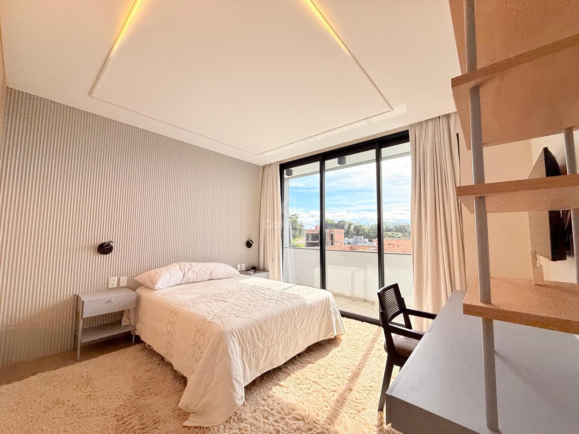 Casa com Quatro Suítes