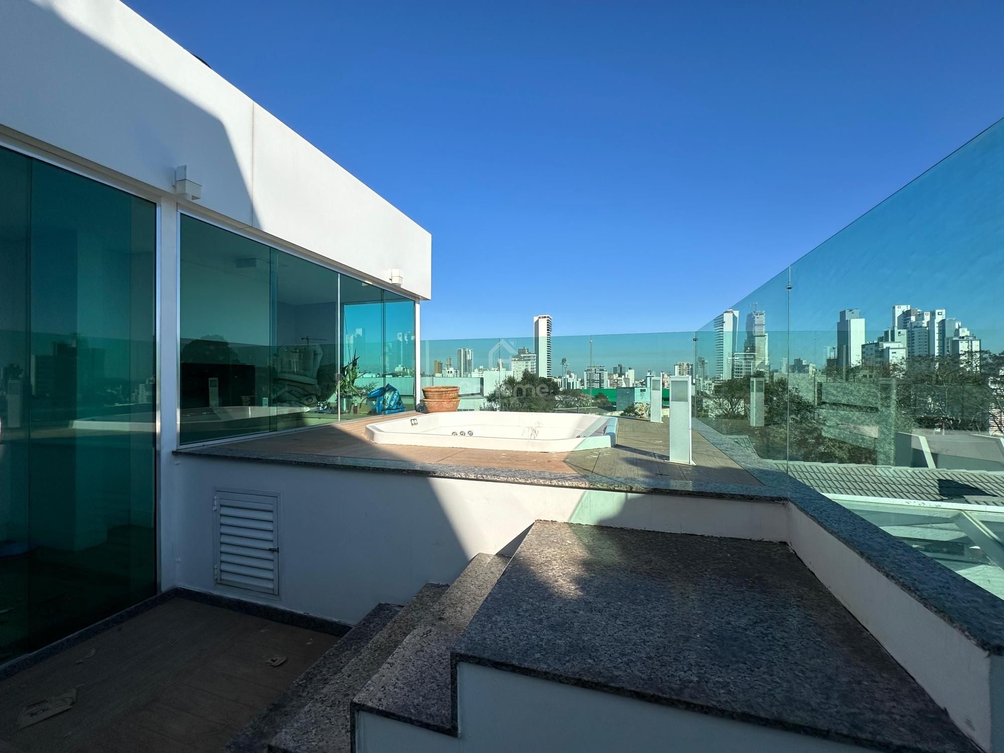 Casa com Piscina e 4 Quartos em Chapecó