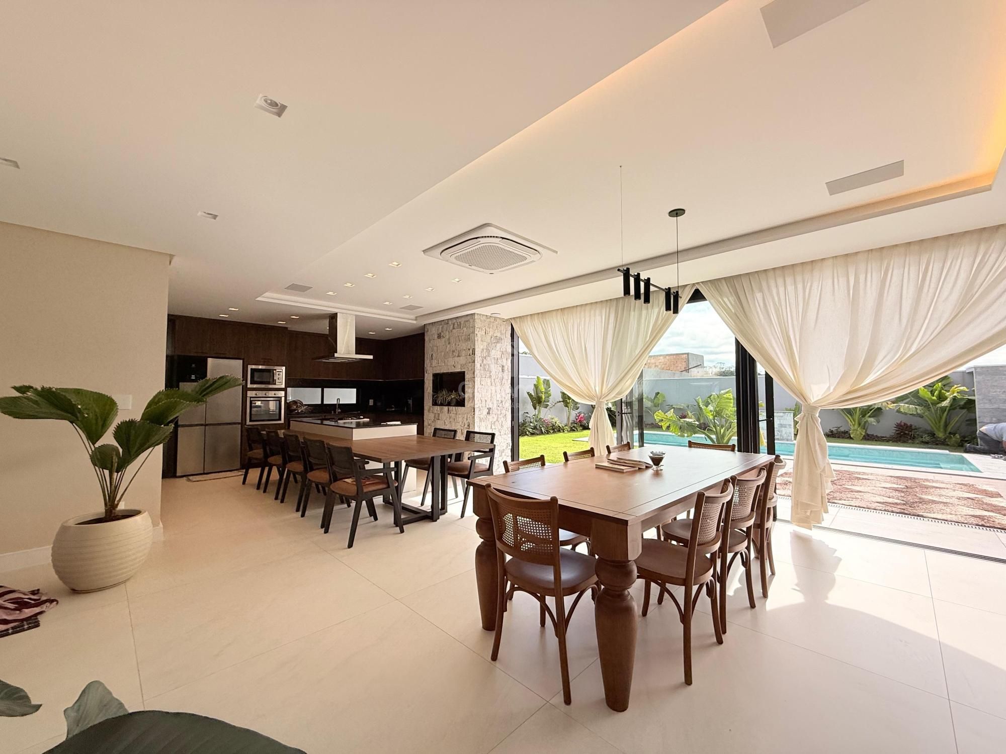 Casa com Quatro Suítes