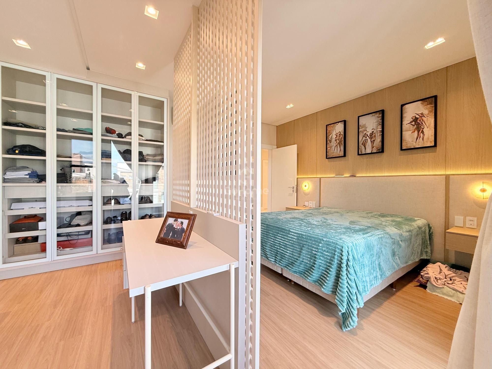 Casa com Quatro Suítes