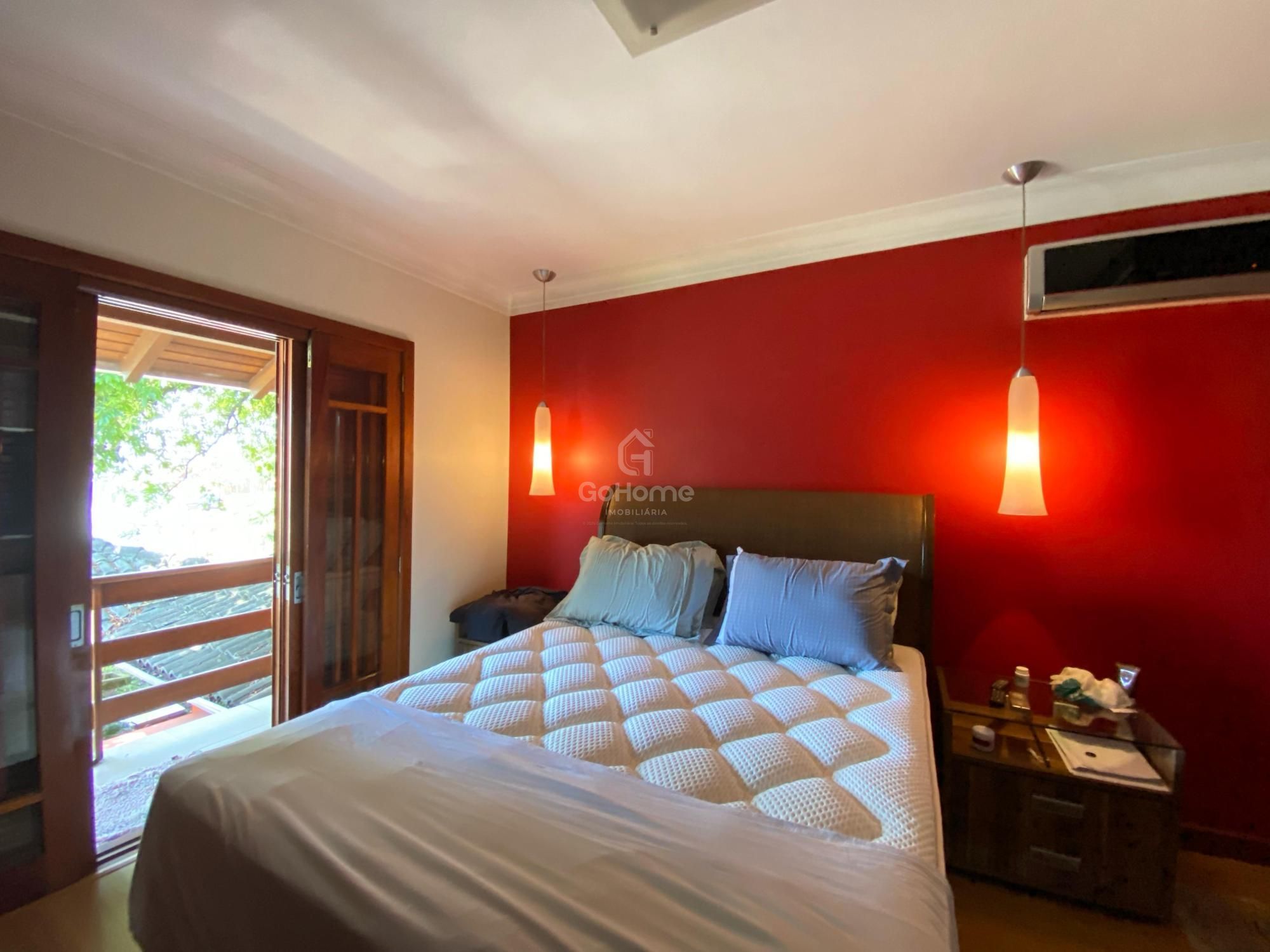 Casa Semimobiliada com Piscina