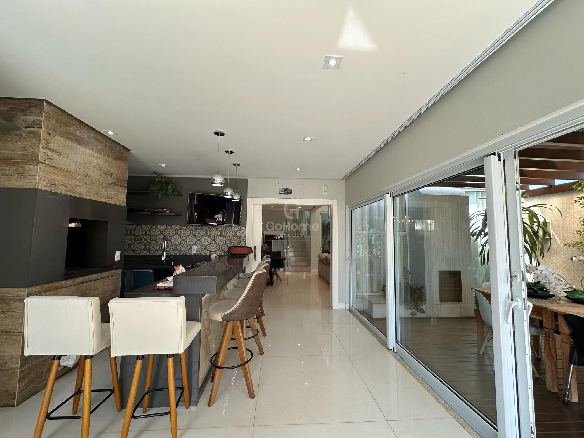 294 – Casa com 4 quartos, 2 suítes e piscina no Seminário, Chapecó à venda
