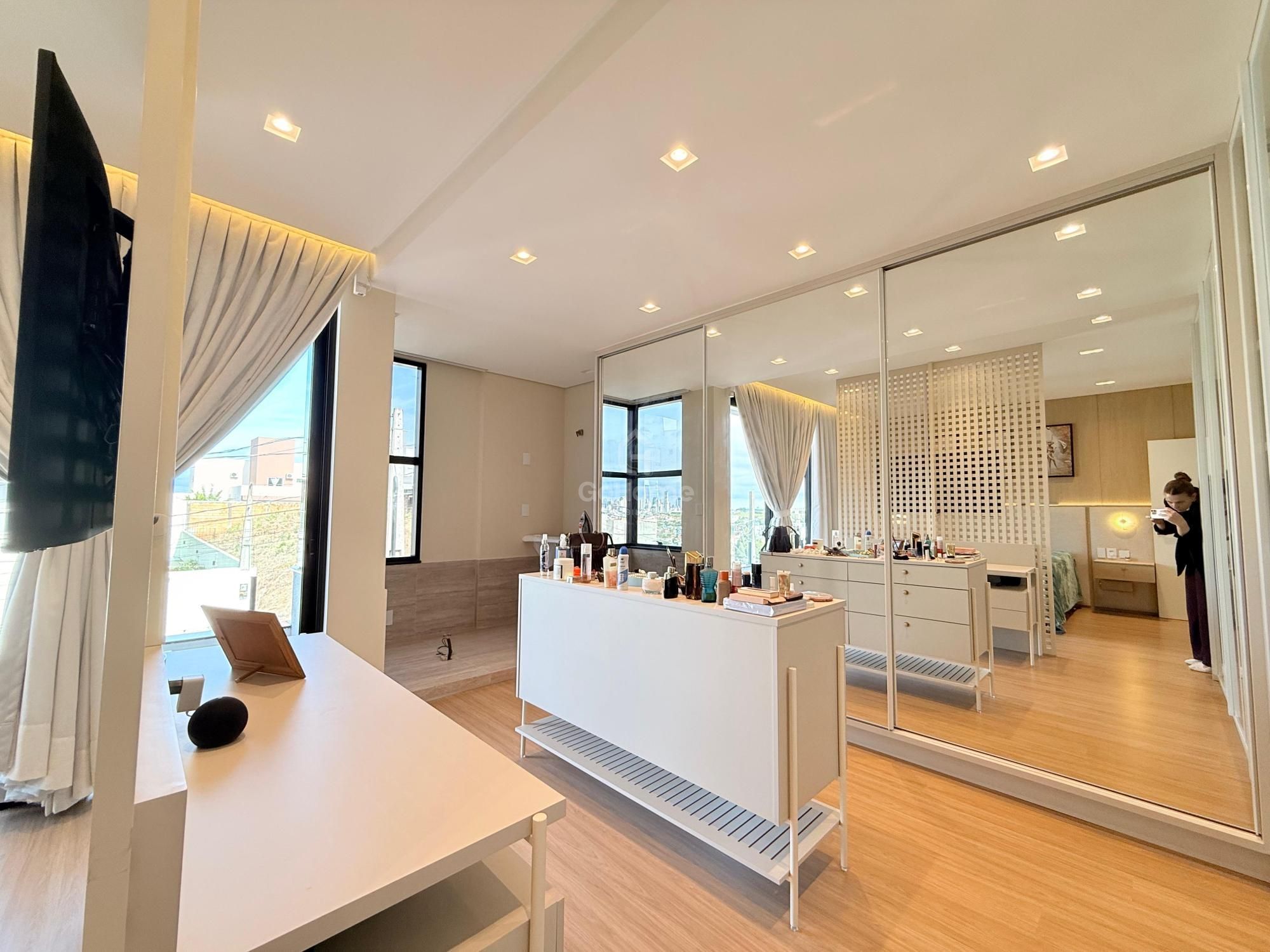 Casa com Quatro Suítes