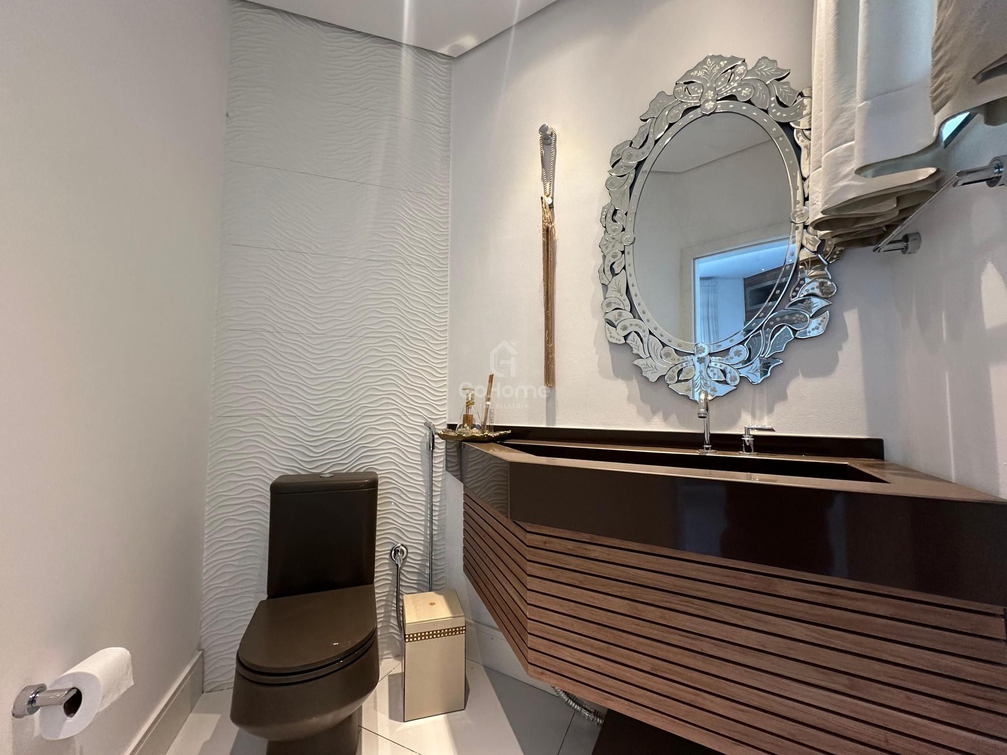 Casa com Piscina e 4 Quartos em Chapecó