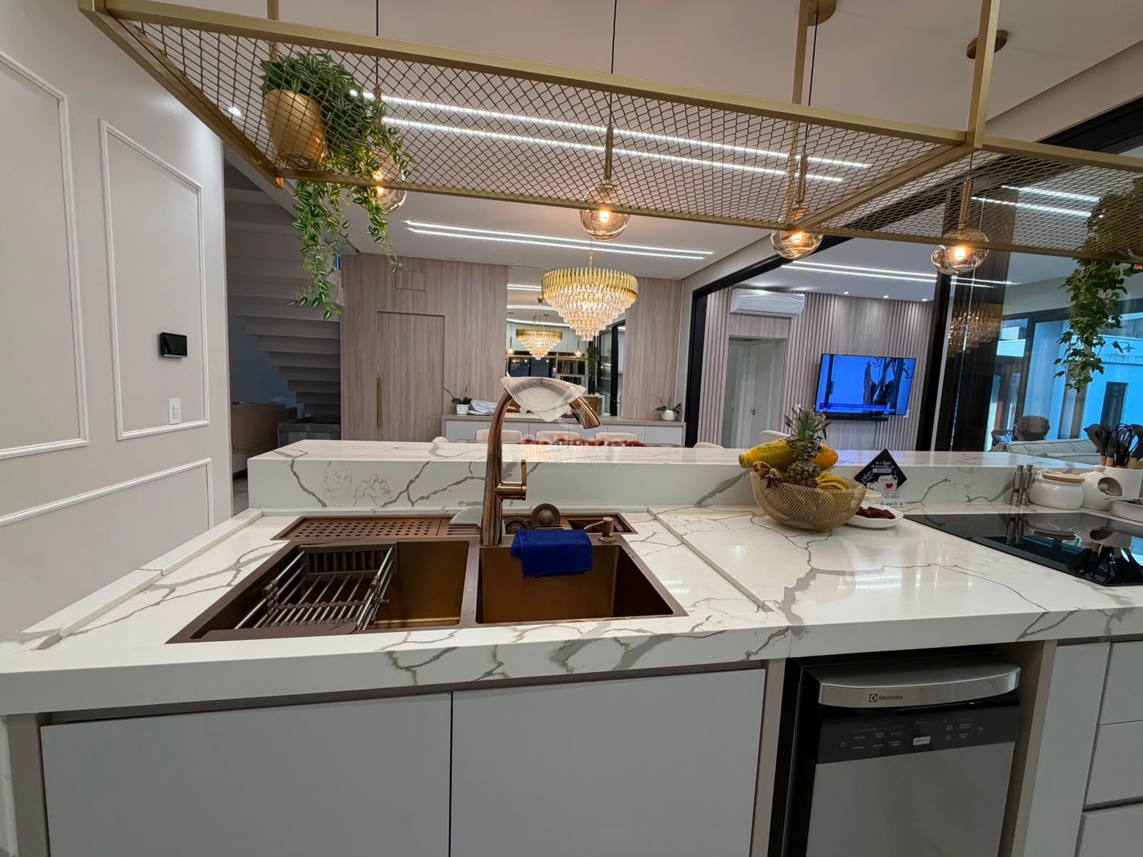 Casa com 3 suítes e piscina