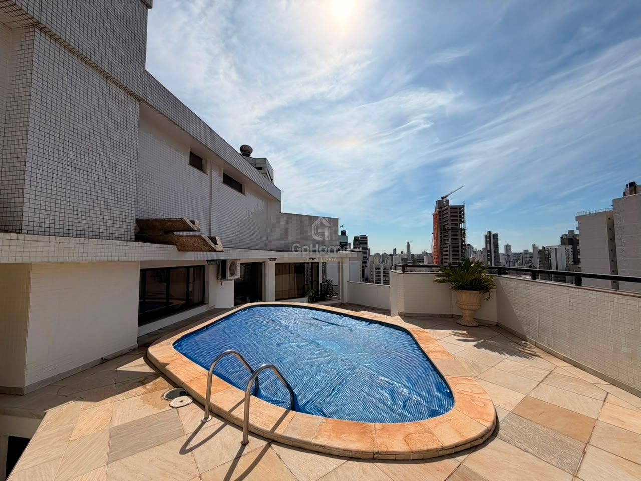 4752 – Cobertura ampla com 4 quartos, piscina e 4 vagas no Centro de Chapecó