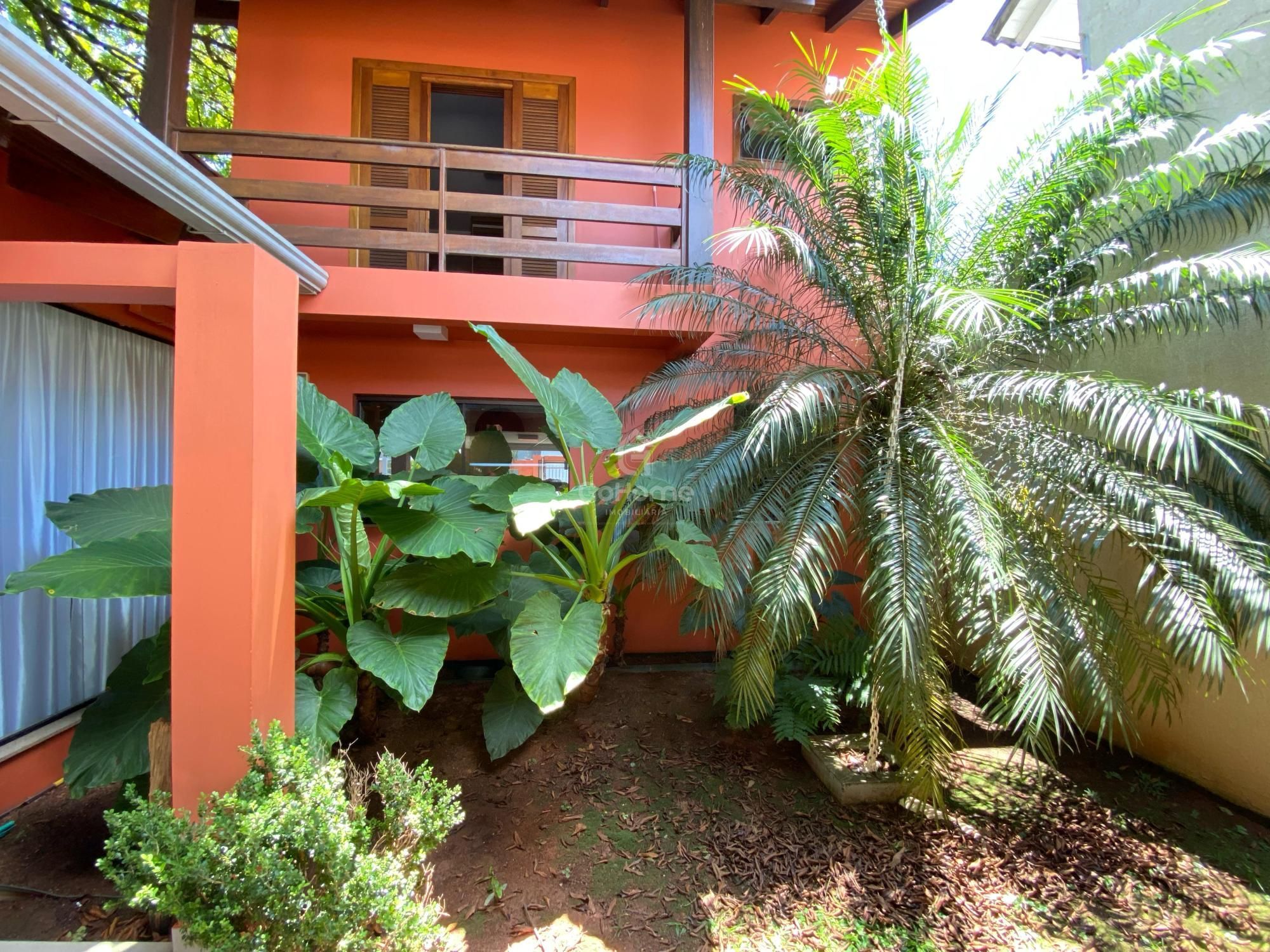Casa Semimobiliada com Piscina