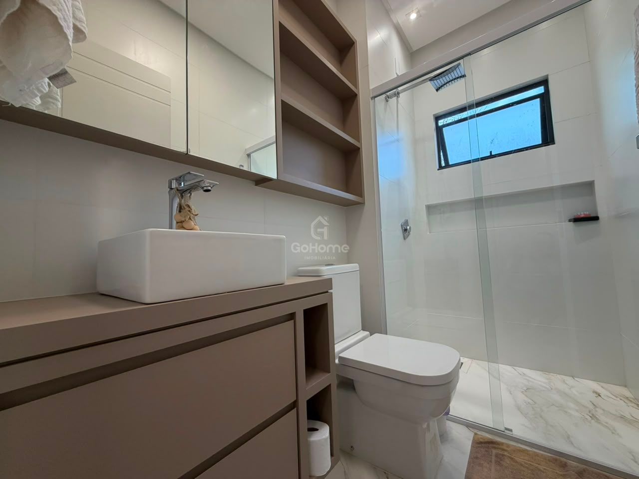 Casa com 3 suítes e piscina