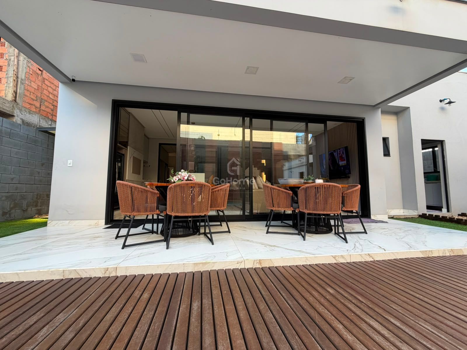 Casa com 3 suítes e piscina