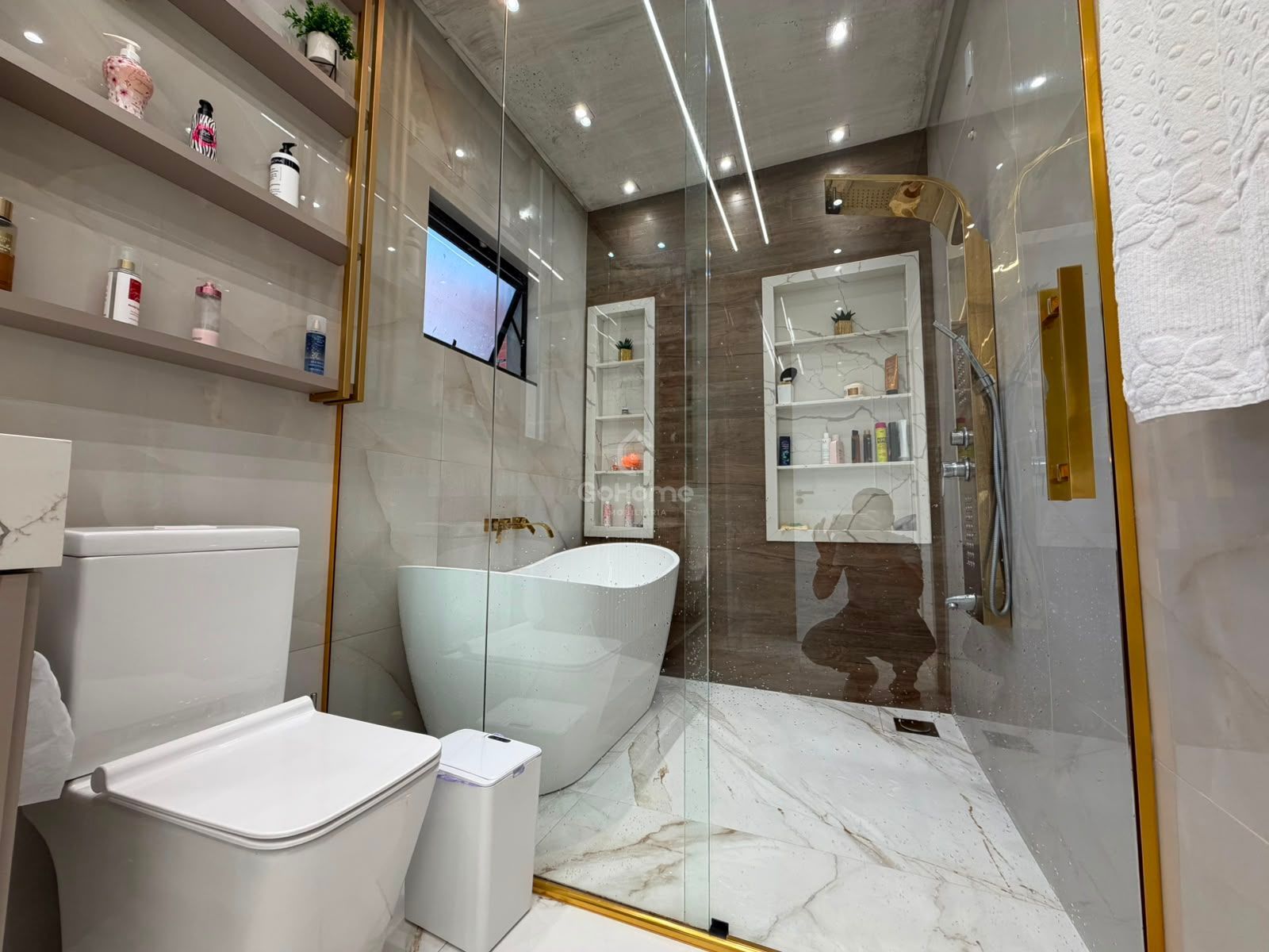 Casa com 3 suítes e piscina