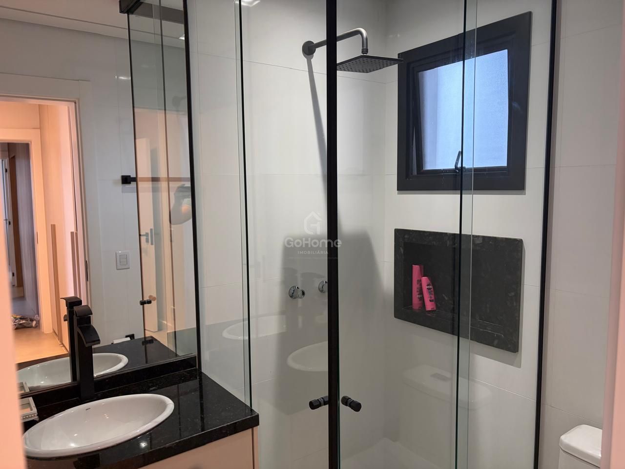 Apartamento Semimobiliado com 3 suítes