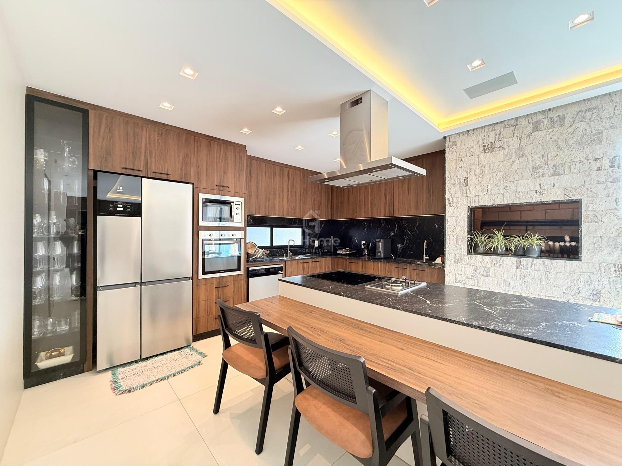 Casa com Quatro Suítes