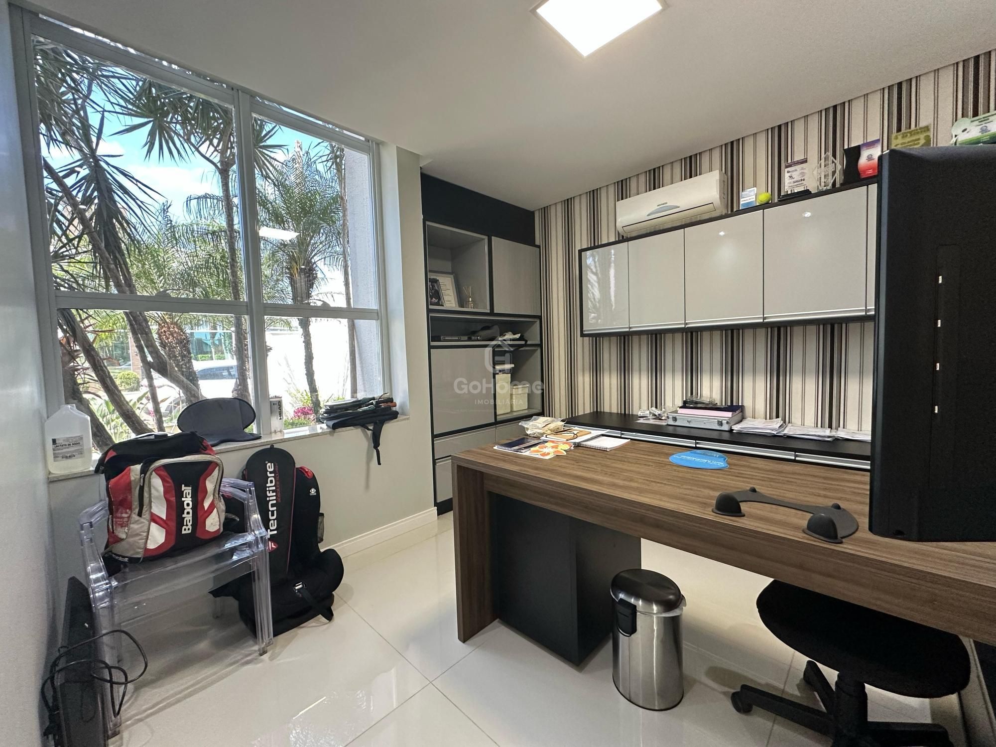 294 – Casa com 4 quartos, 2 suítes e piscina no Seminário, Chapecó à venda