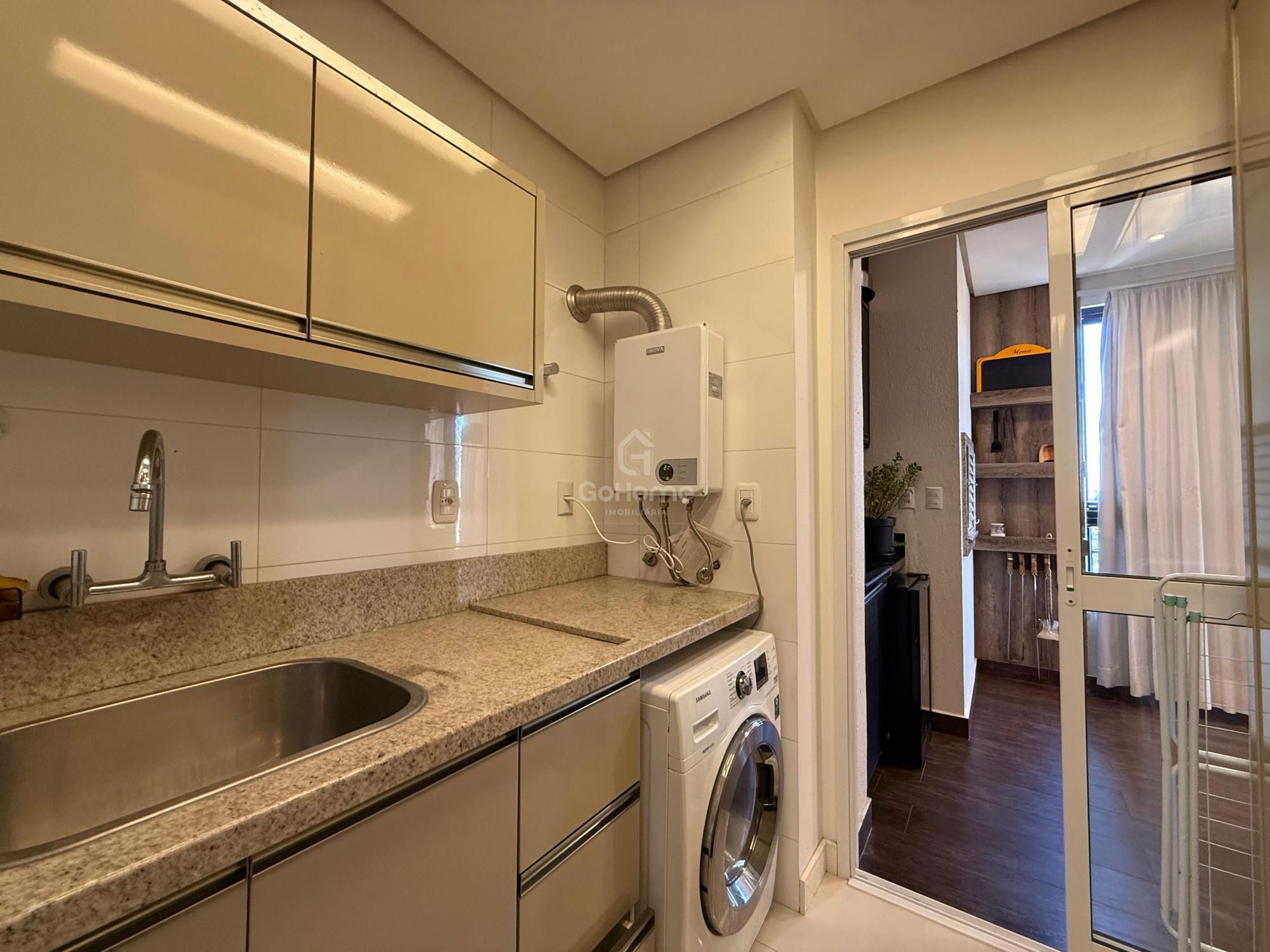 Apartamento mobiliado com 3 suítes no Centro
