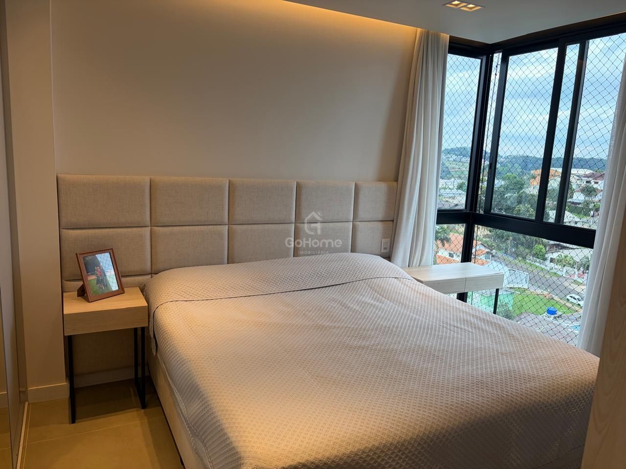 Apartamento Semimobiliado com 3 suítes