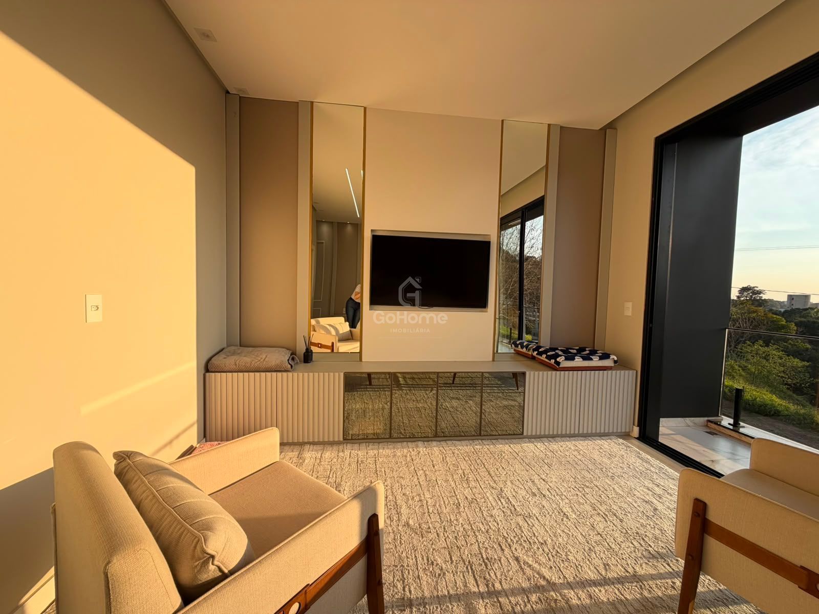 Casa com 3 suítes e piscina
