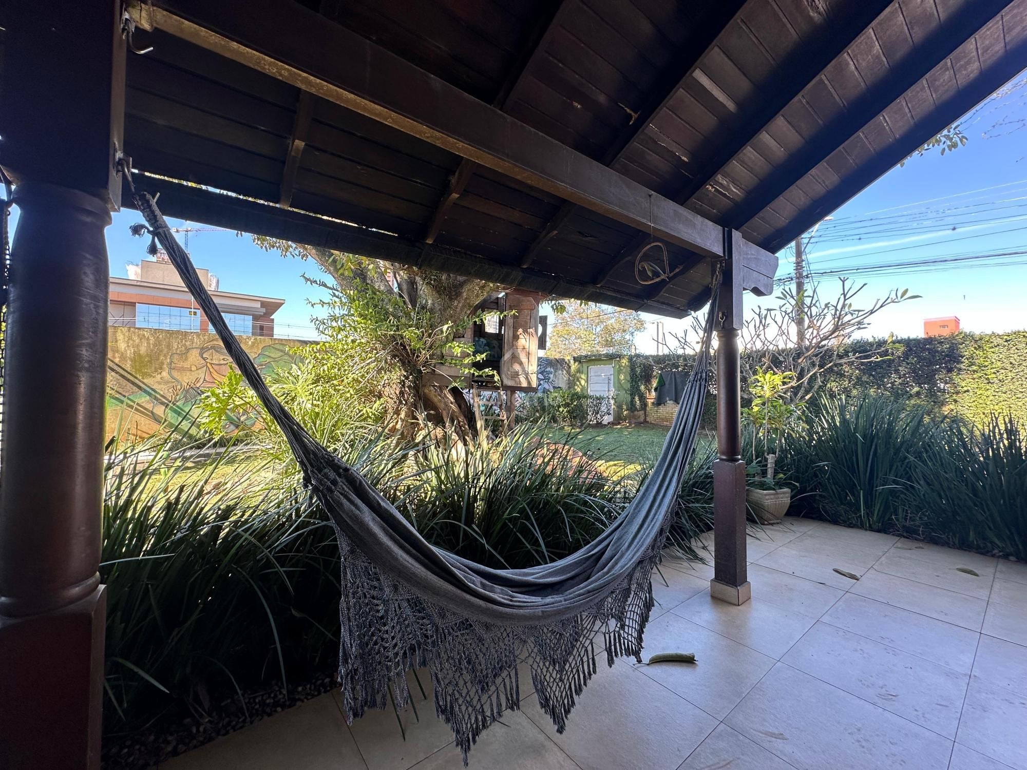 Casa Semimobiliada à Venda