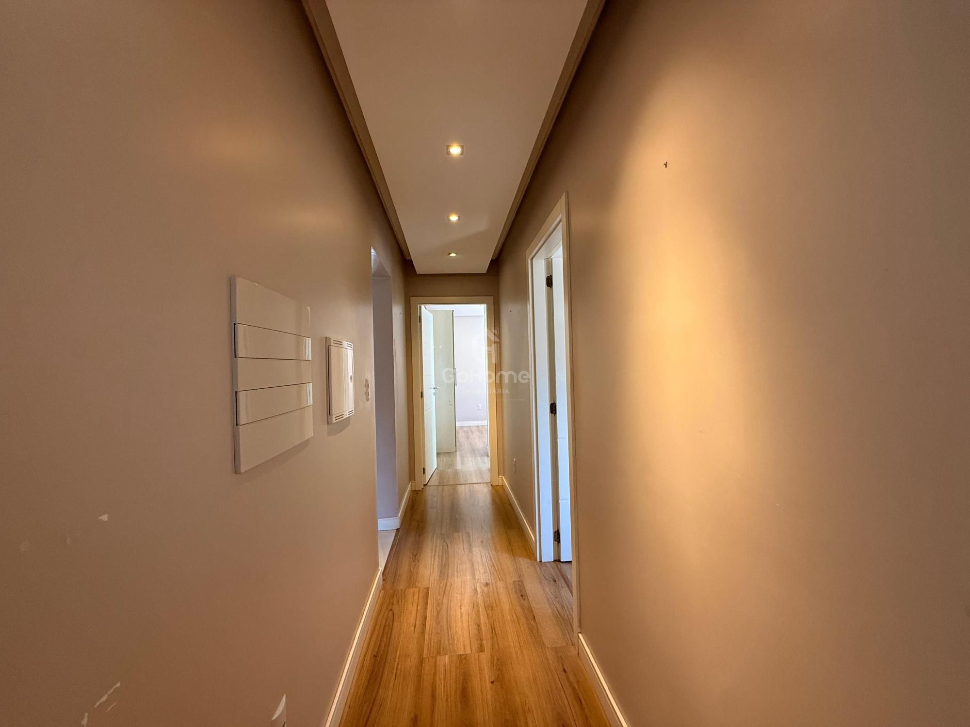 Apartamento mobiliado com 3 suítes no Centro