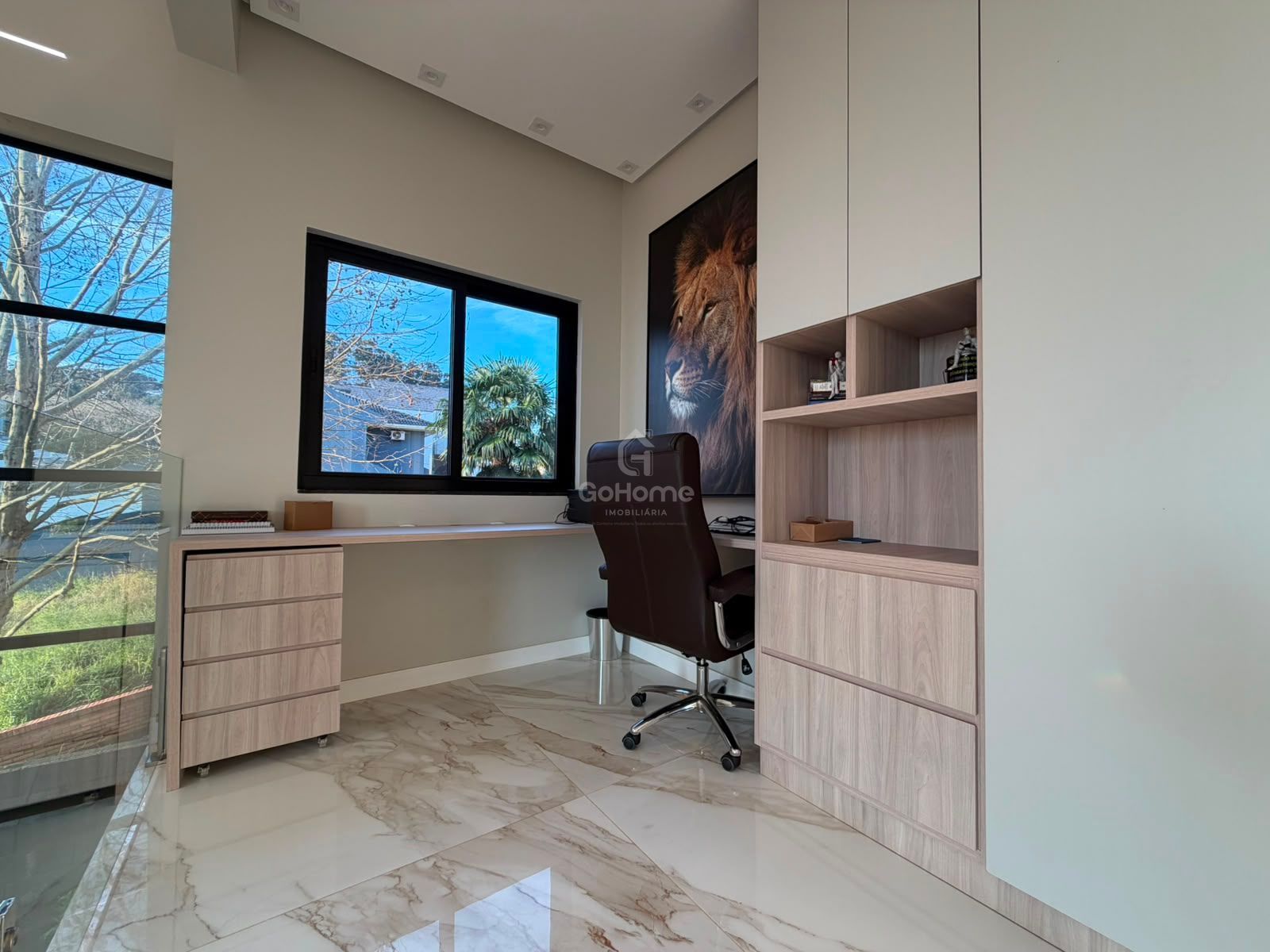 Casa com 3 suítes e piscina