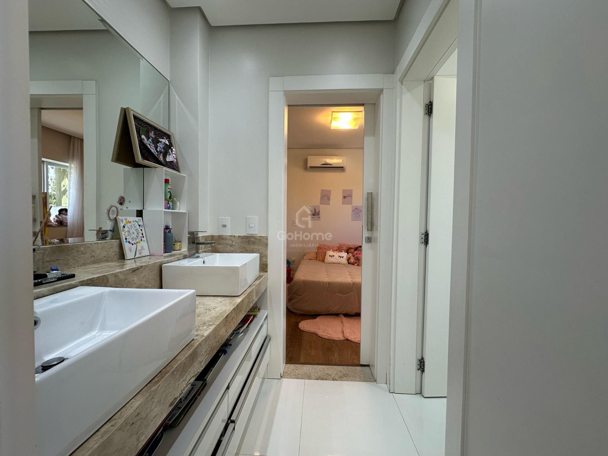 294 – Casa com 4 quartos, 2 suítes e piscina no Seminário, Chapecó à venda