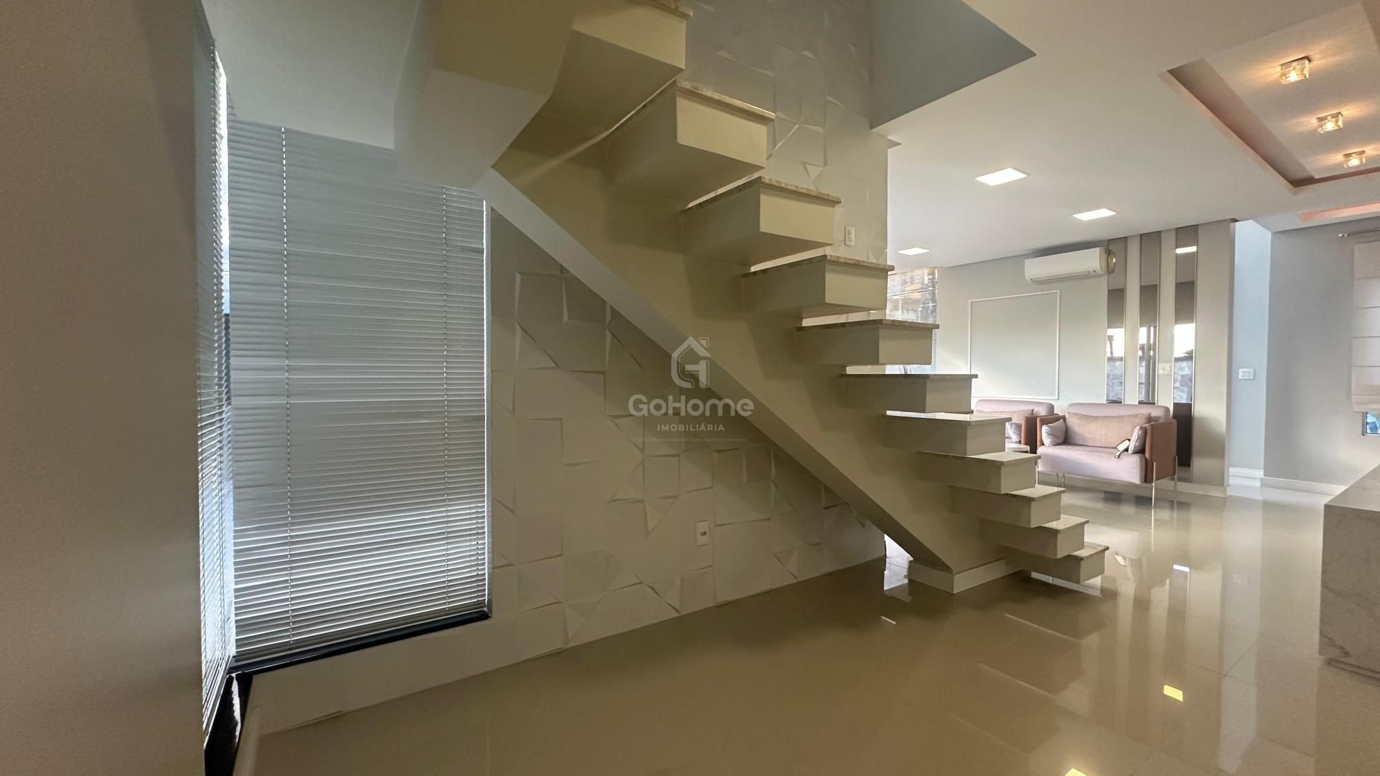 Casa com 3 Suítes à Venda