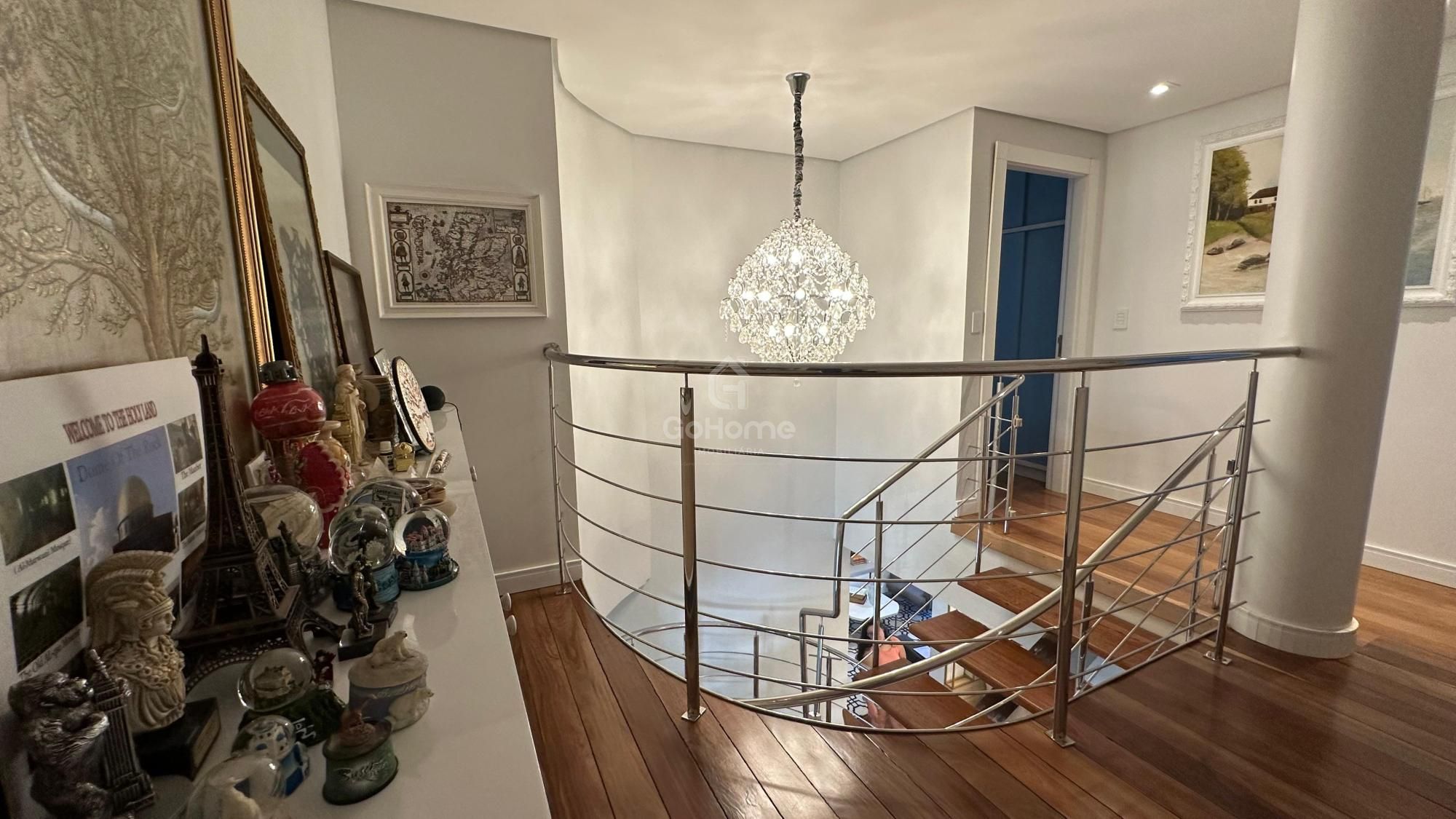 Casa de Alto Padrão Semimobiliada