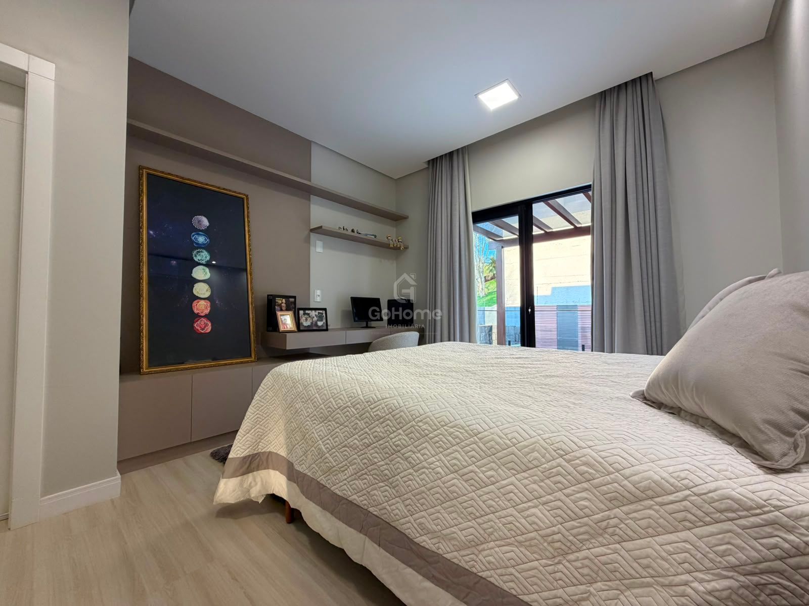 Casa com 3 suítes e piscina