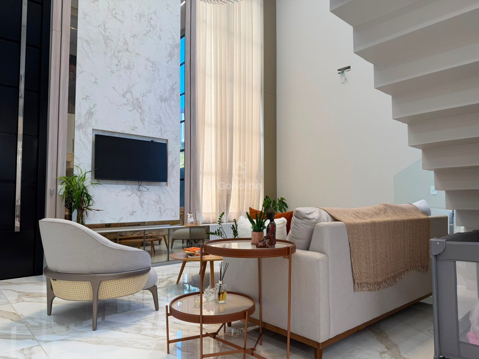Casa com 3 suítes e piscina