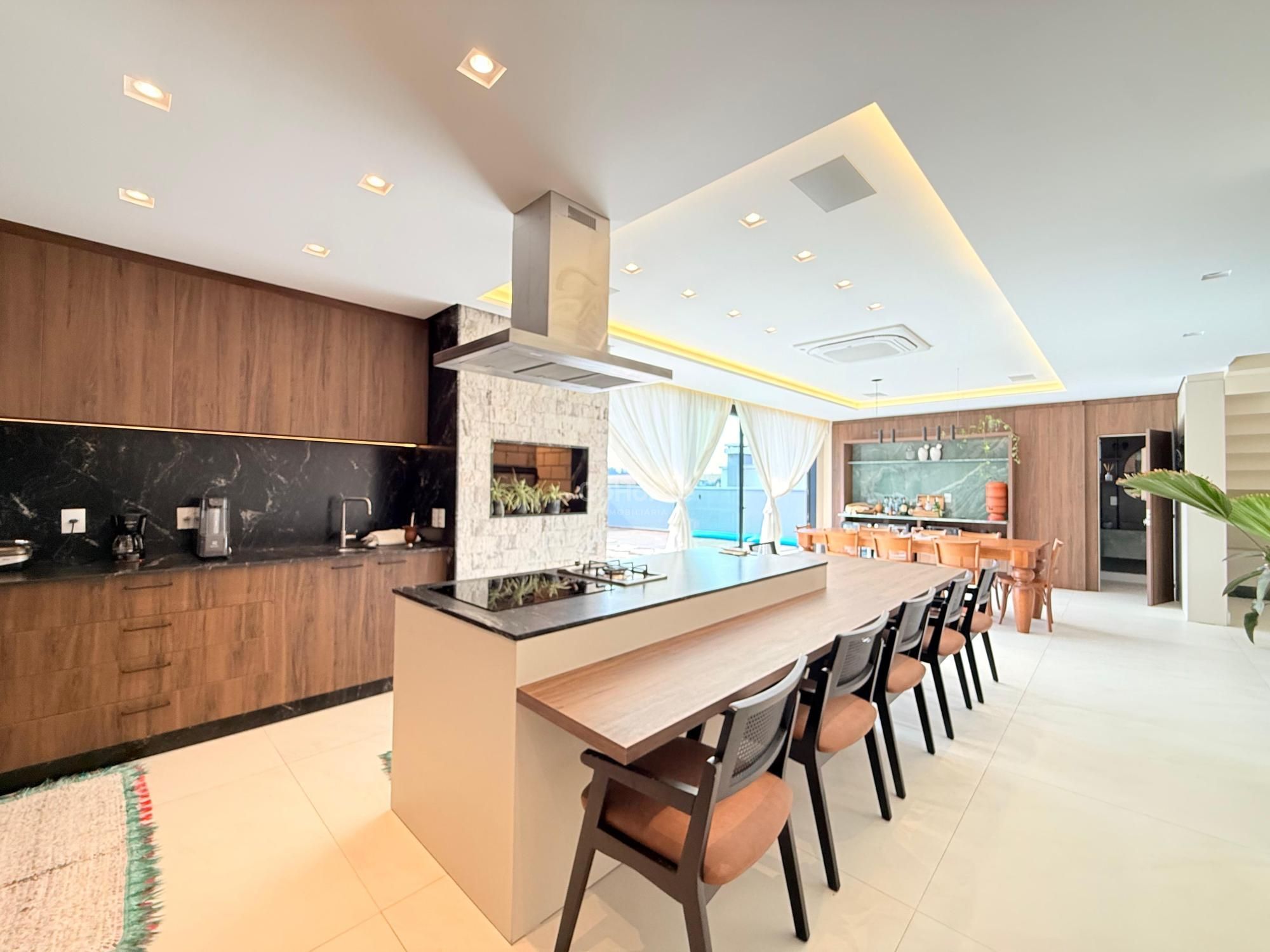 Casa com Quatro Suítes