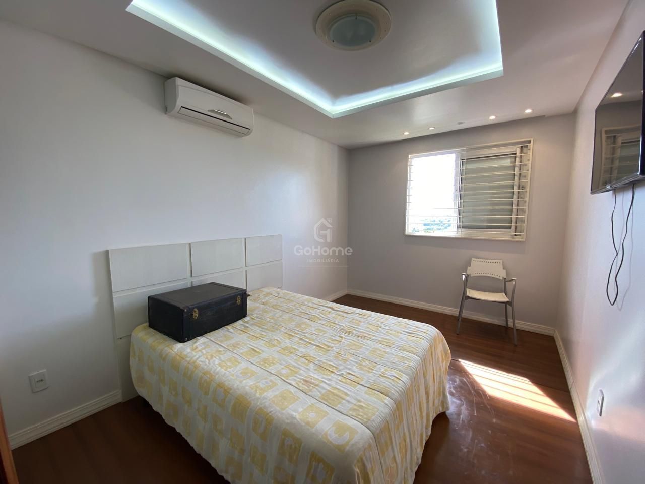 Casa ampla com cinco quartos