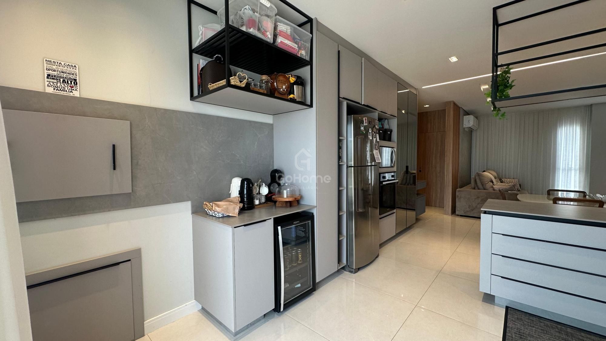 Apartamento Semimobiliado em ótima localização