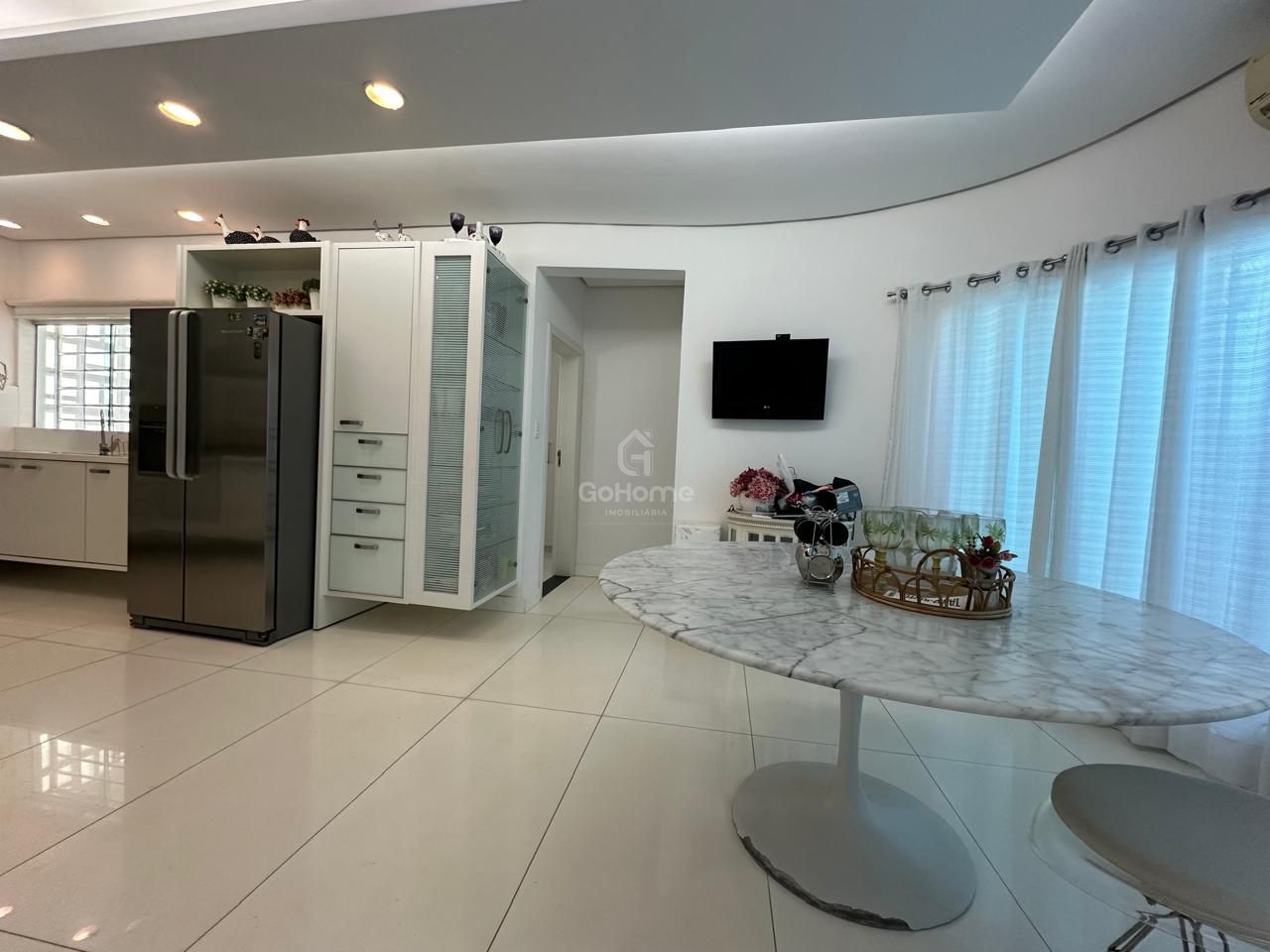 Casa com Piscina e 4 Quartos em Chapecó