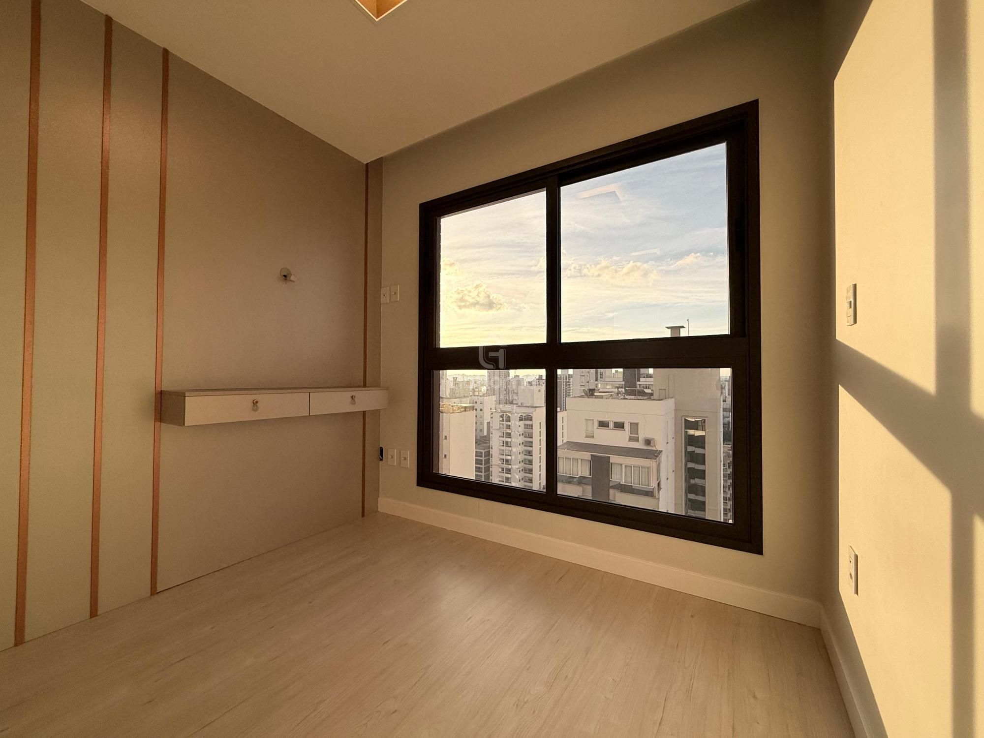 Apartamento Semimobiliado à Venda
