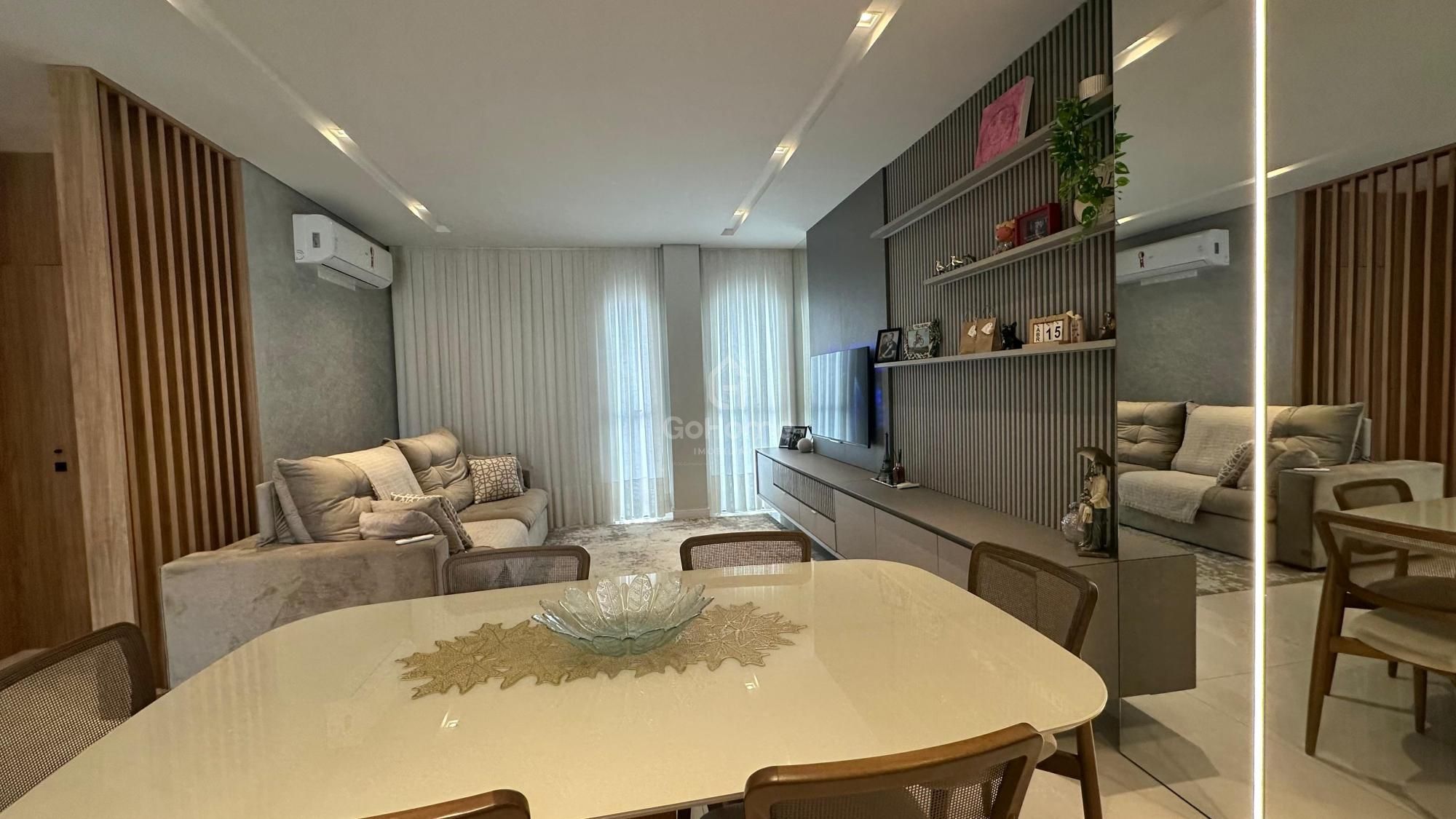 Apartamento Semimobiliado em ótima localização