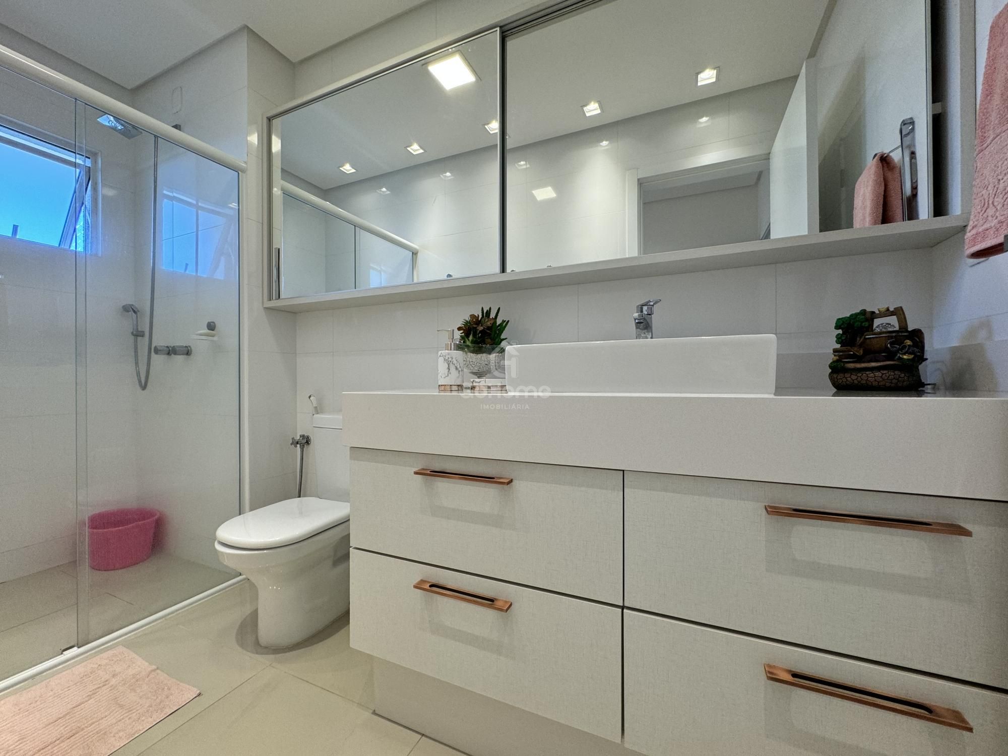 3768 – Apartamento com 3 suítes, próximo ao Marista e AABB