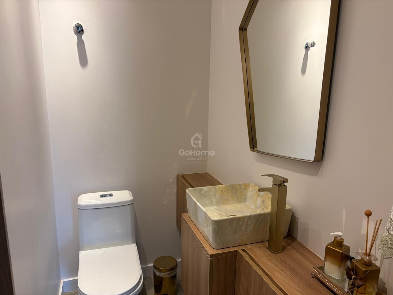 Apartamento Semimobiliado com 3 suítes