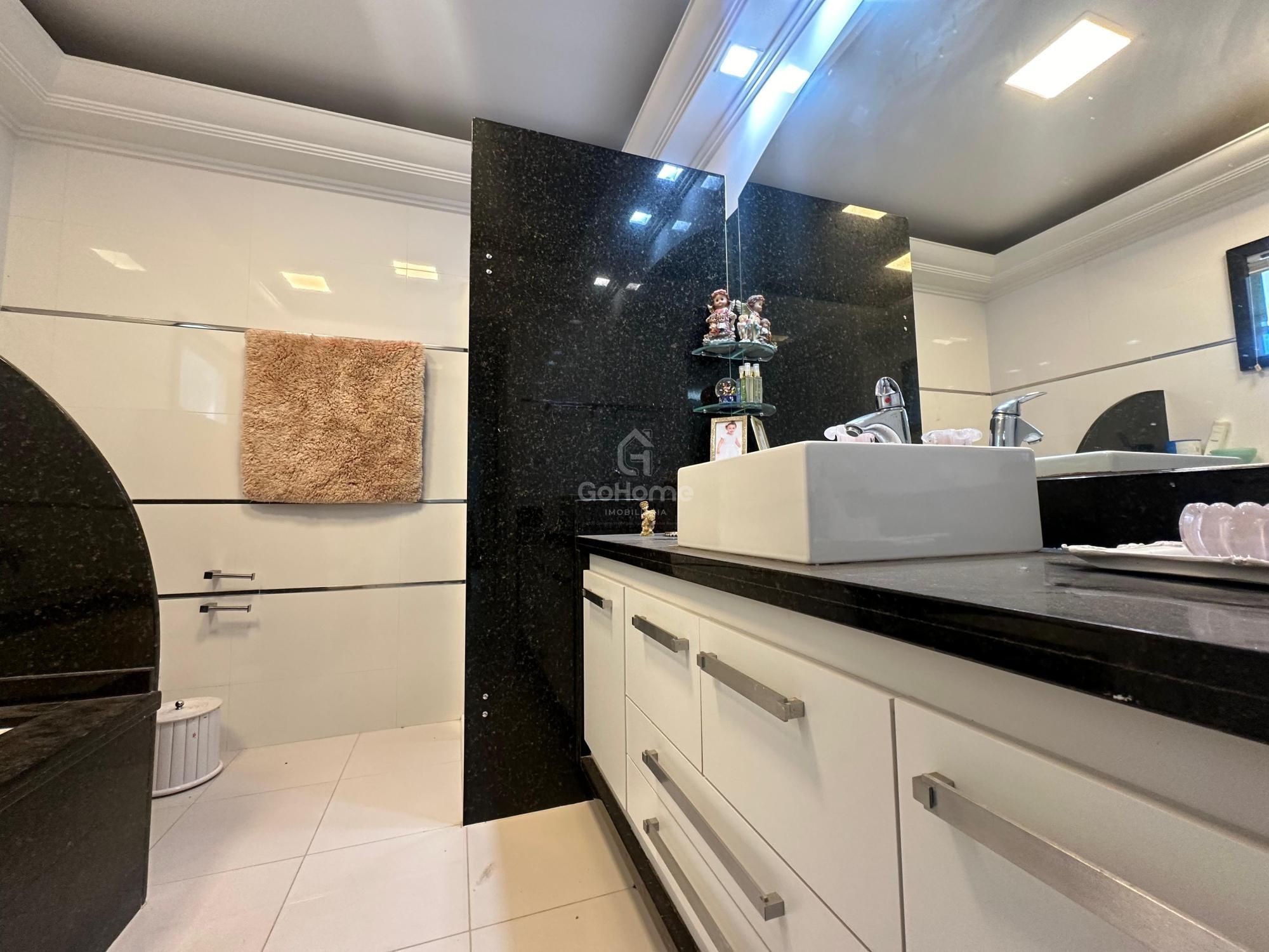 Casa com Piscina e 4 Quartos em Chapecó