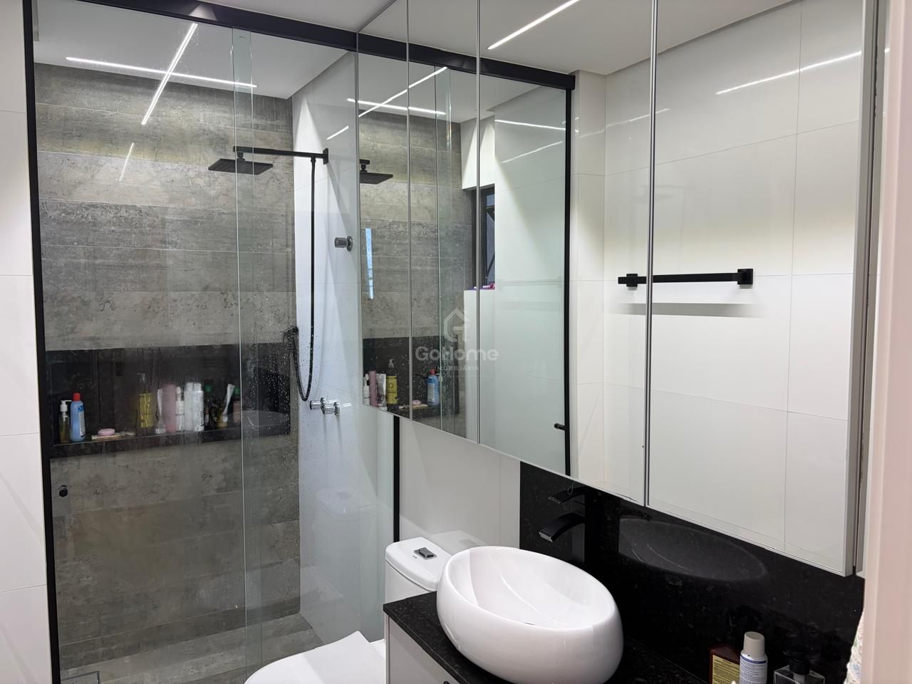 Apartamento Semimobiliado com 3 suítes