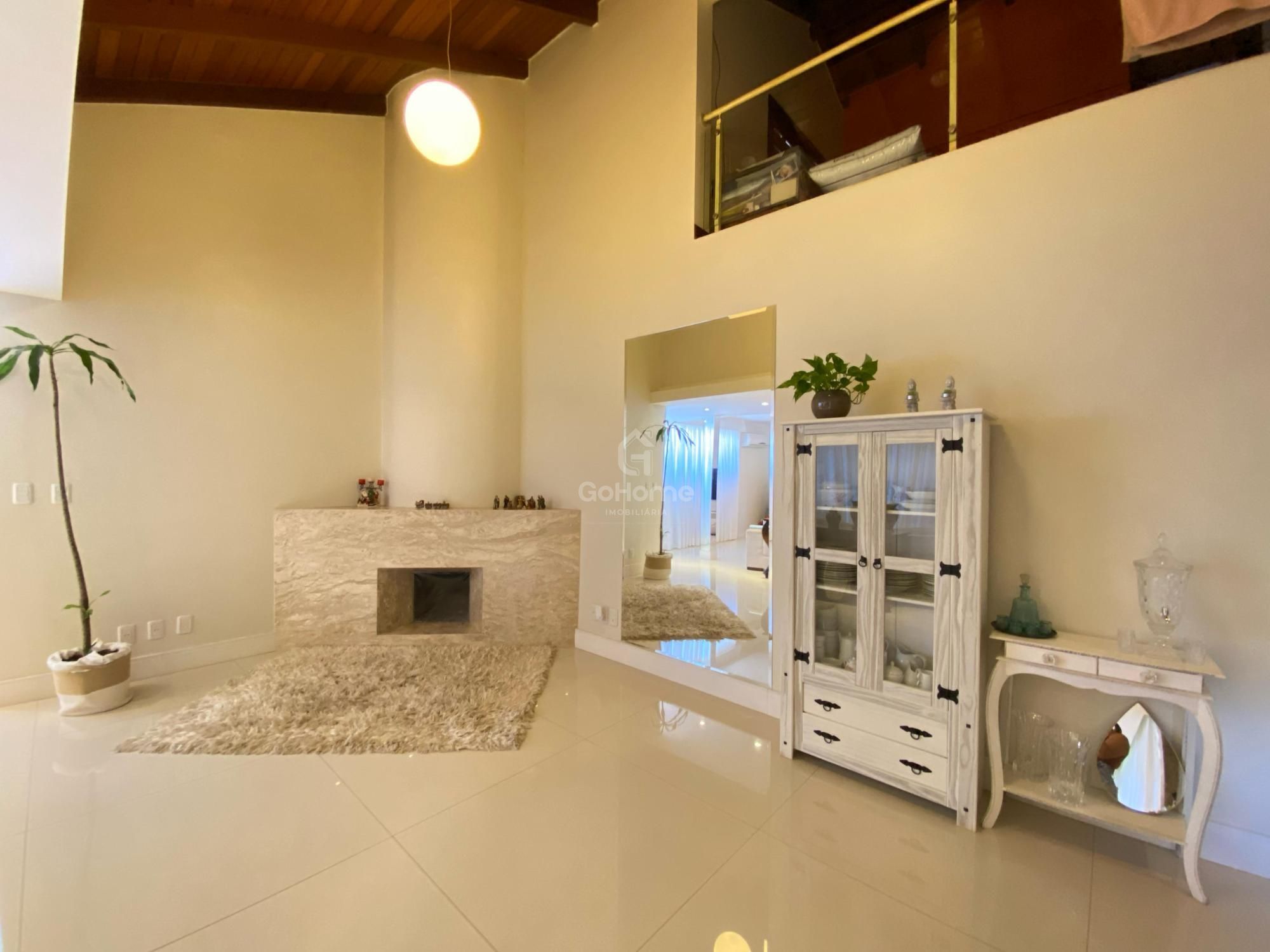 Casa Semimobiliada com Piscina