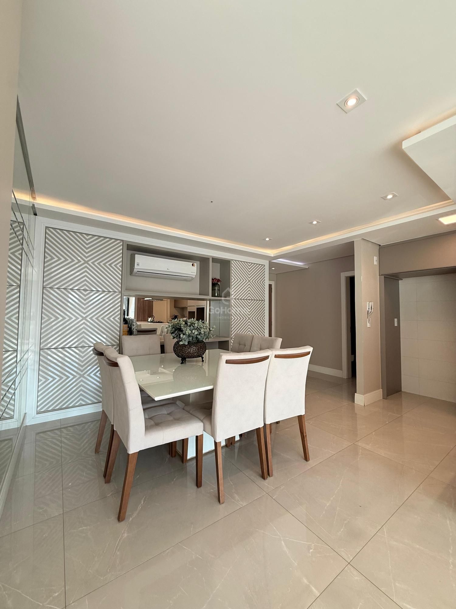 Apartamento Semimobiliado com Suíte e Demi-Suíte