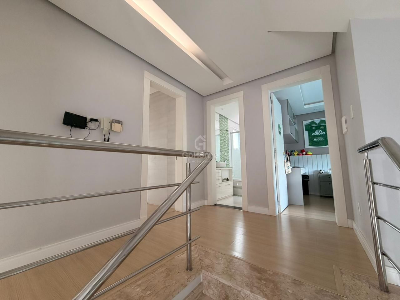 Casa com 3 pavimentos semimobiliada