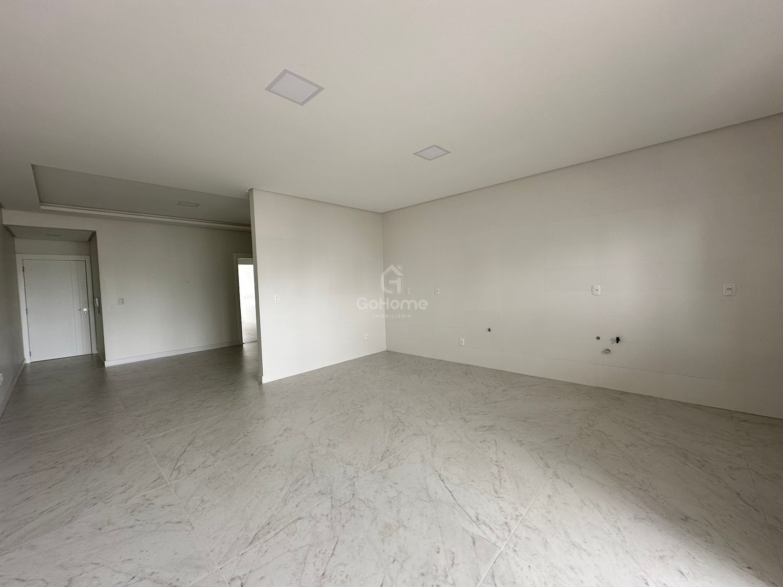 3650 – Apartamento 3 suítes, próximo ao Colégio Marista