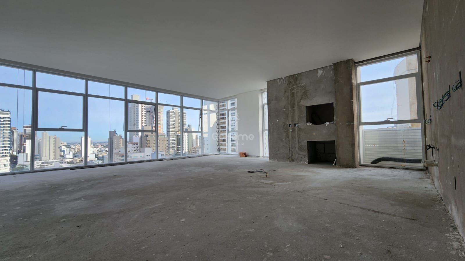 4682 – Apartamento com 3 suítes próximo ao Marista em Chapecó