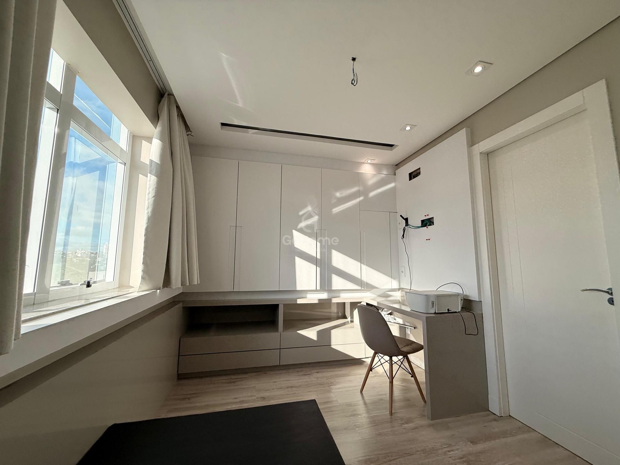 Apartamento Semimobiliado com Suíte e Demi-Suíte
