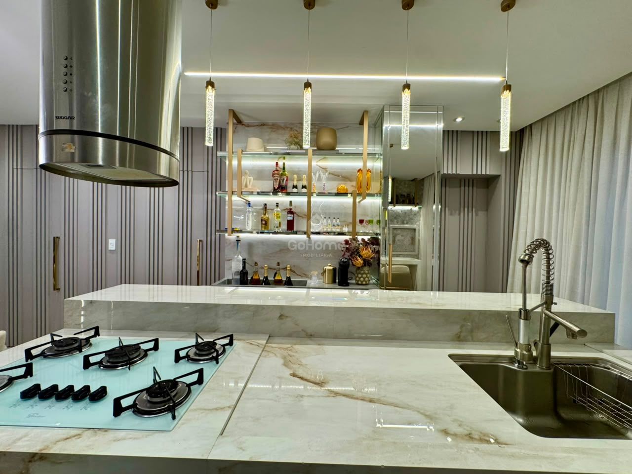 Apartamento com duas suítes mobiliado