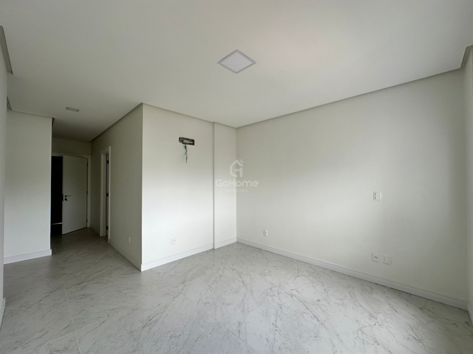 3650 – Apartamento 3 suítes, próximo ao Colégio Marista
