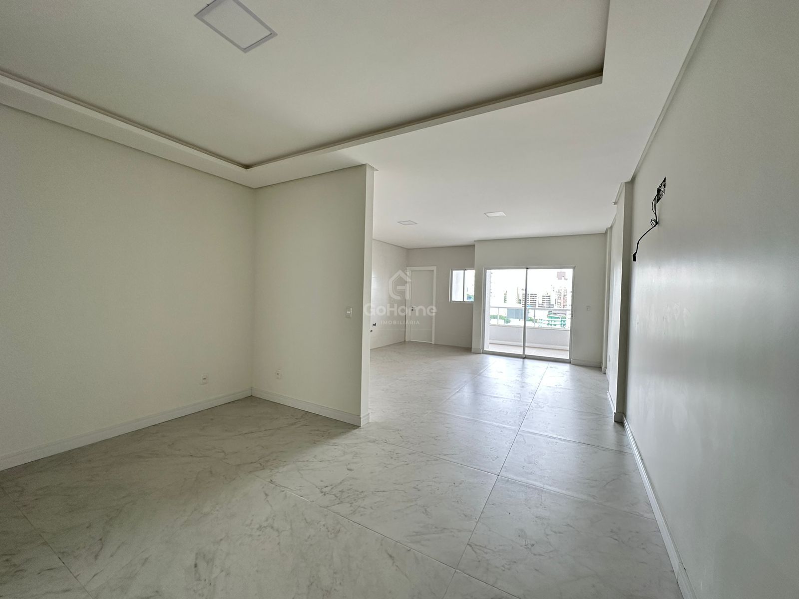3650 – Apartamento 3 suítes, próximo ao Colégio Marista