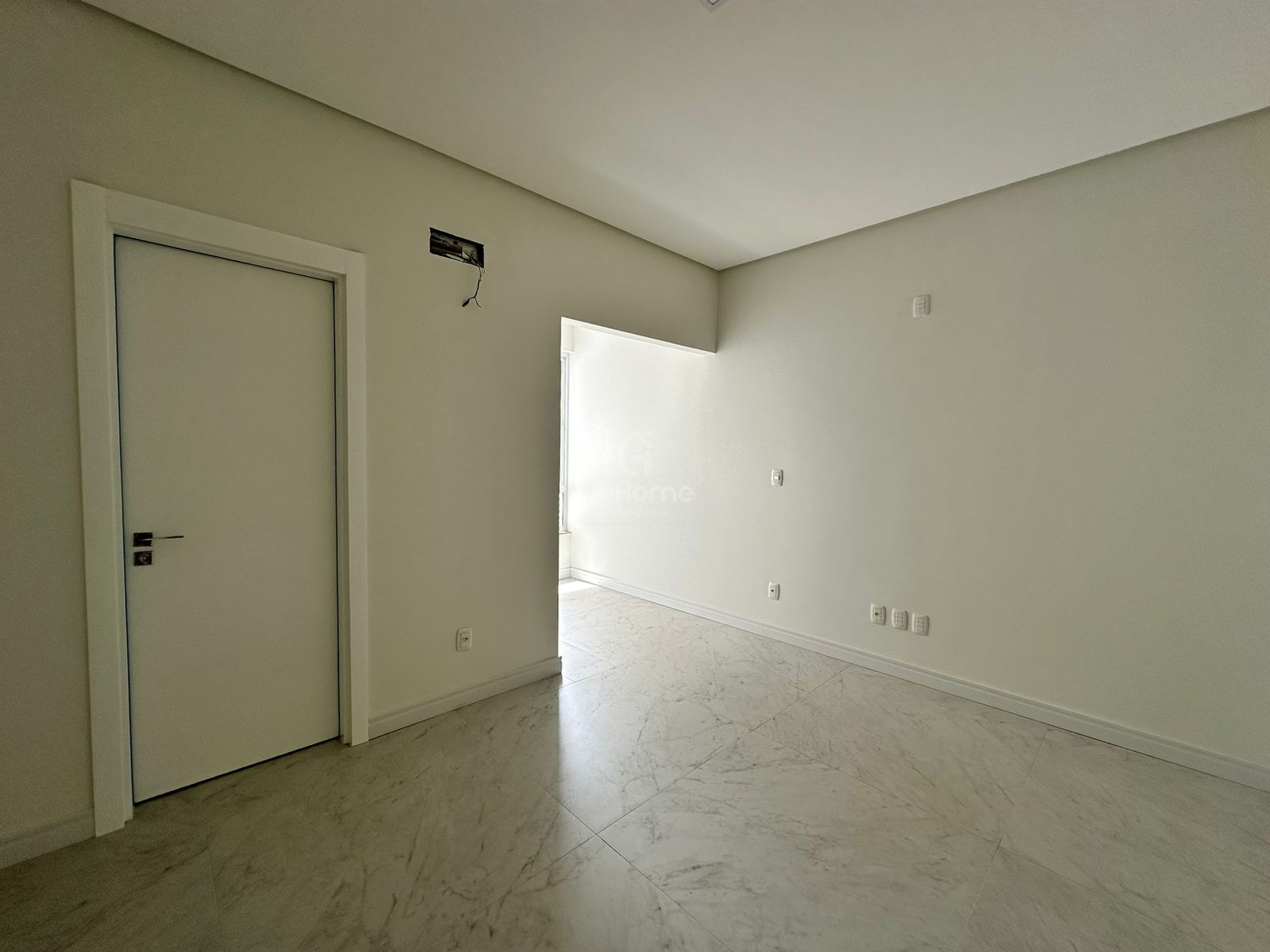 3650 – Apartamento 3 suítes, próximo ao Colégio Marista